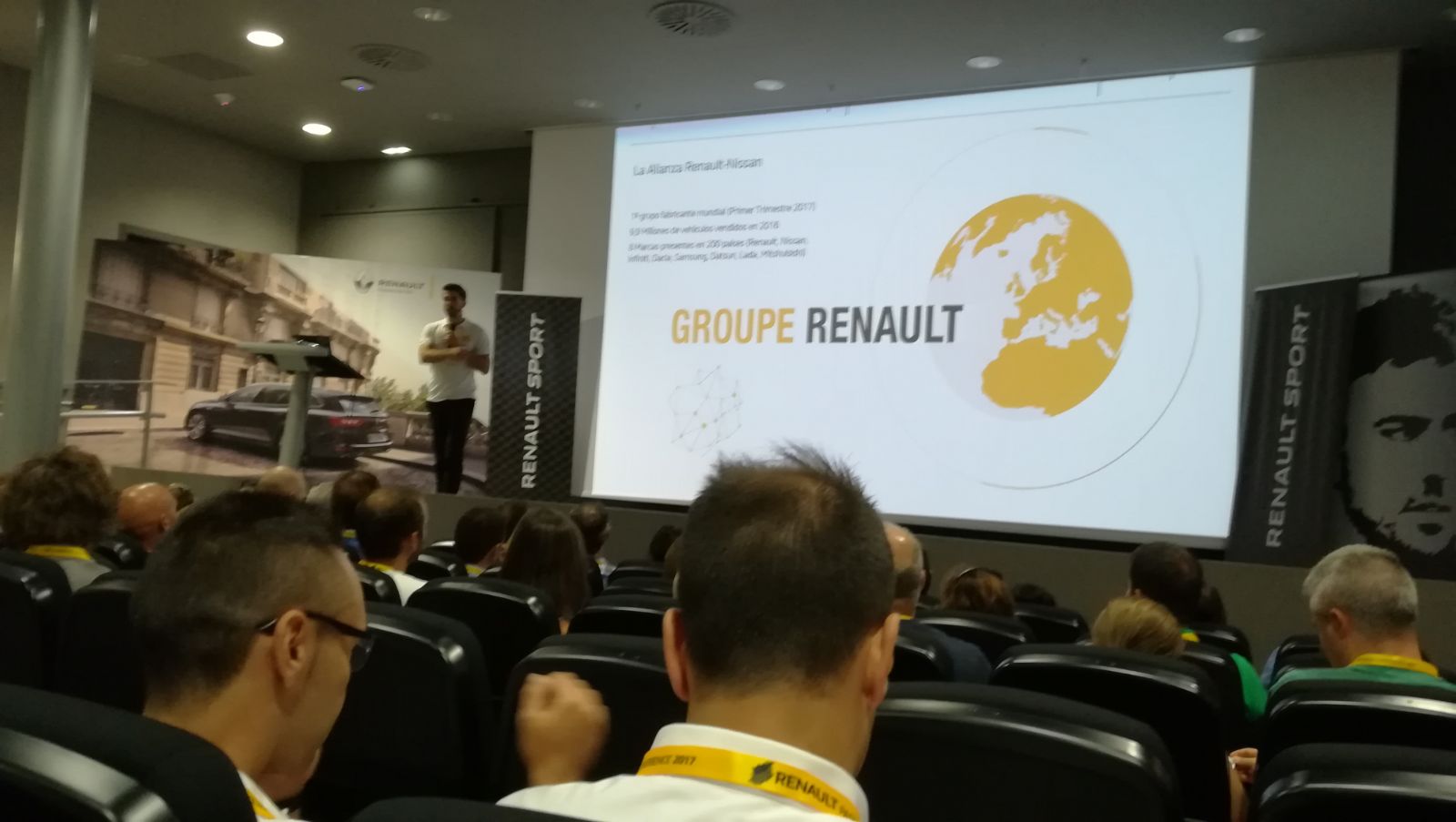 LA FAMILIA INTEGRA ENERGIA DISFRUTA DE LA RENAULT PASSION EXPERIENCE